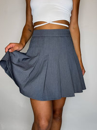Vintage-grauer Faltenrock mit integrierten Shorts XS/S