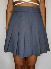 Vintage-grauer Faltenrock mit integrierten Shorts XS/S