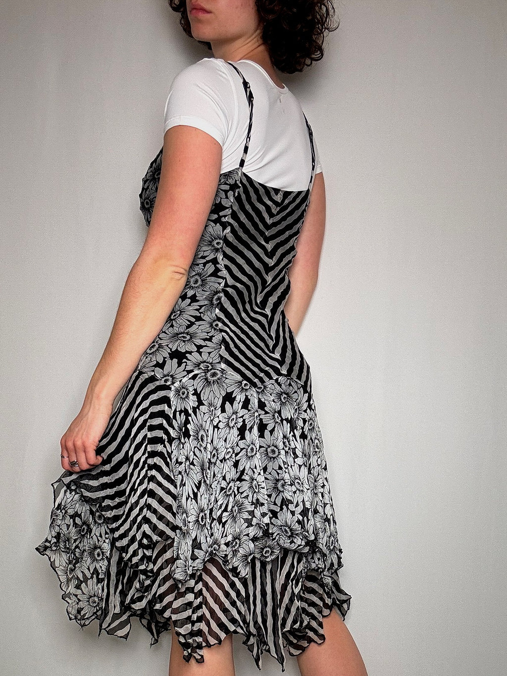 robe à volants noire et grise S vintage