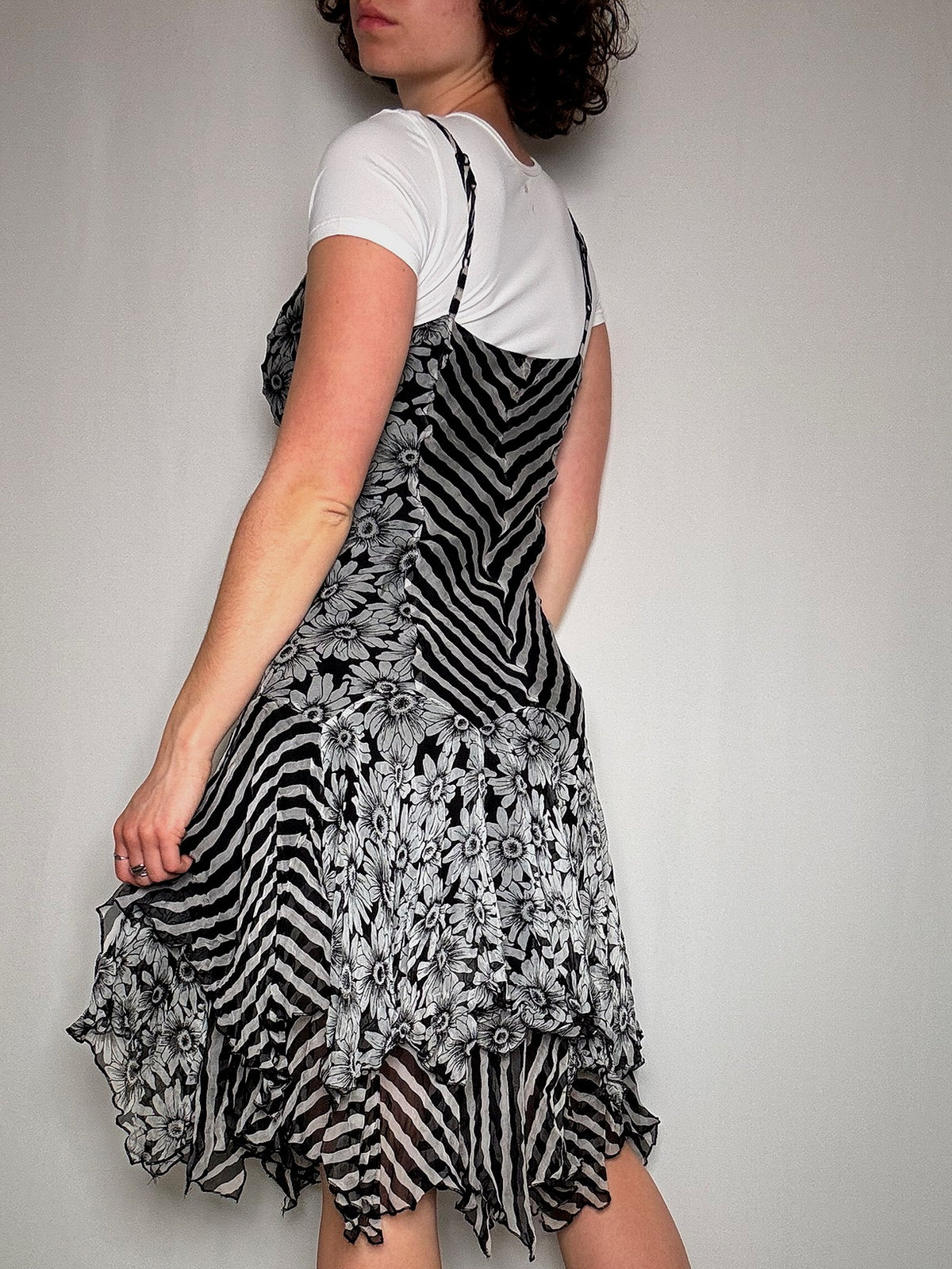 robe à volants noire et grise S vintage