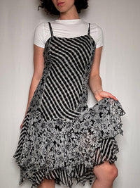 robe à volants noire et grise S vintage