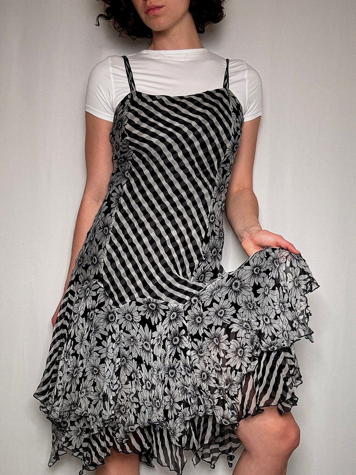 robe à volants noire et grise S vintage