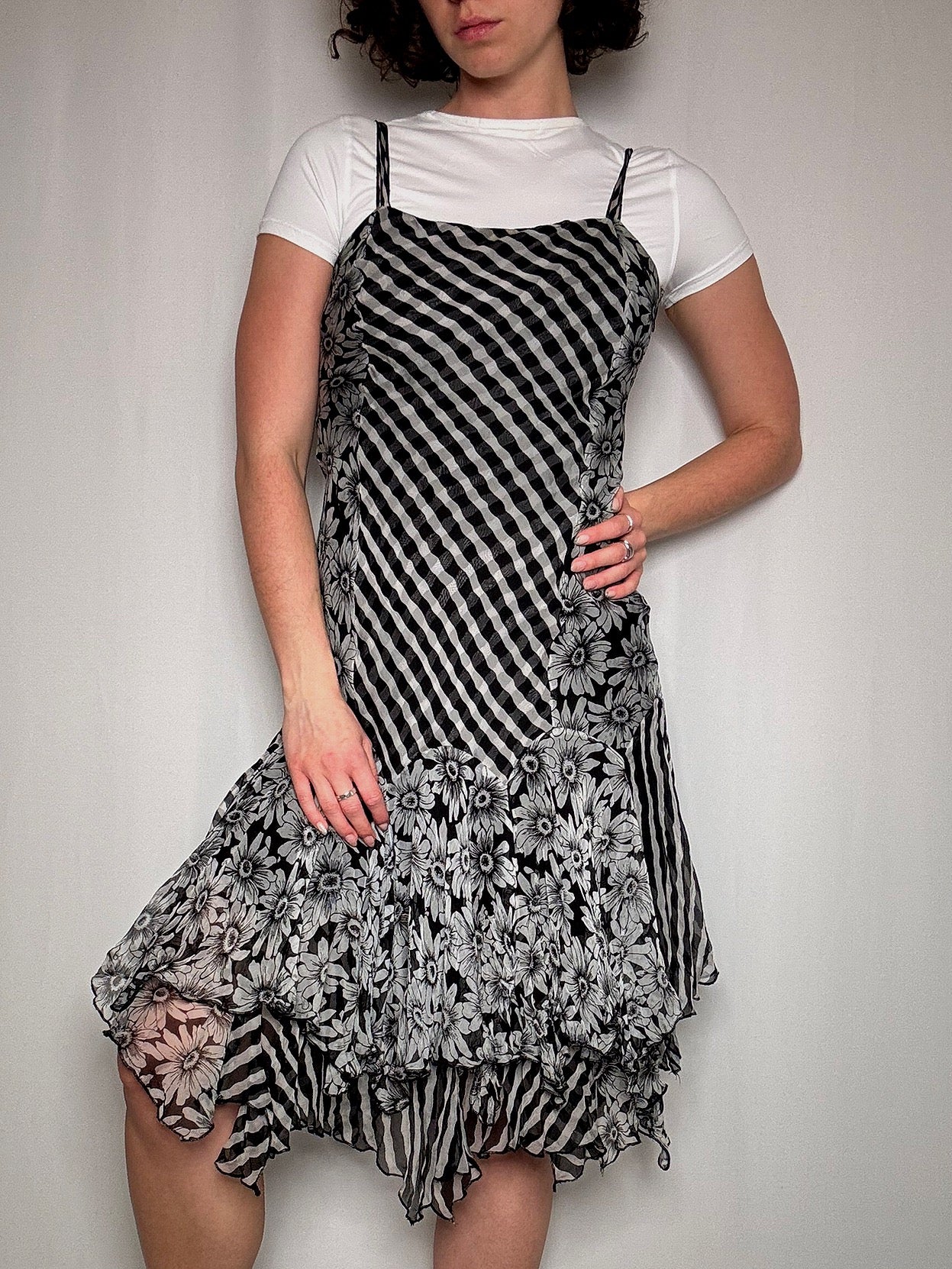 robe à volants noire et grise S vintage