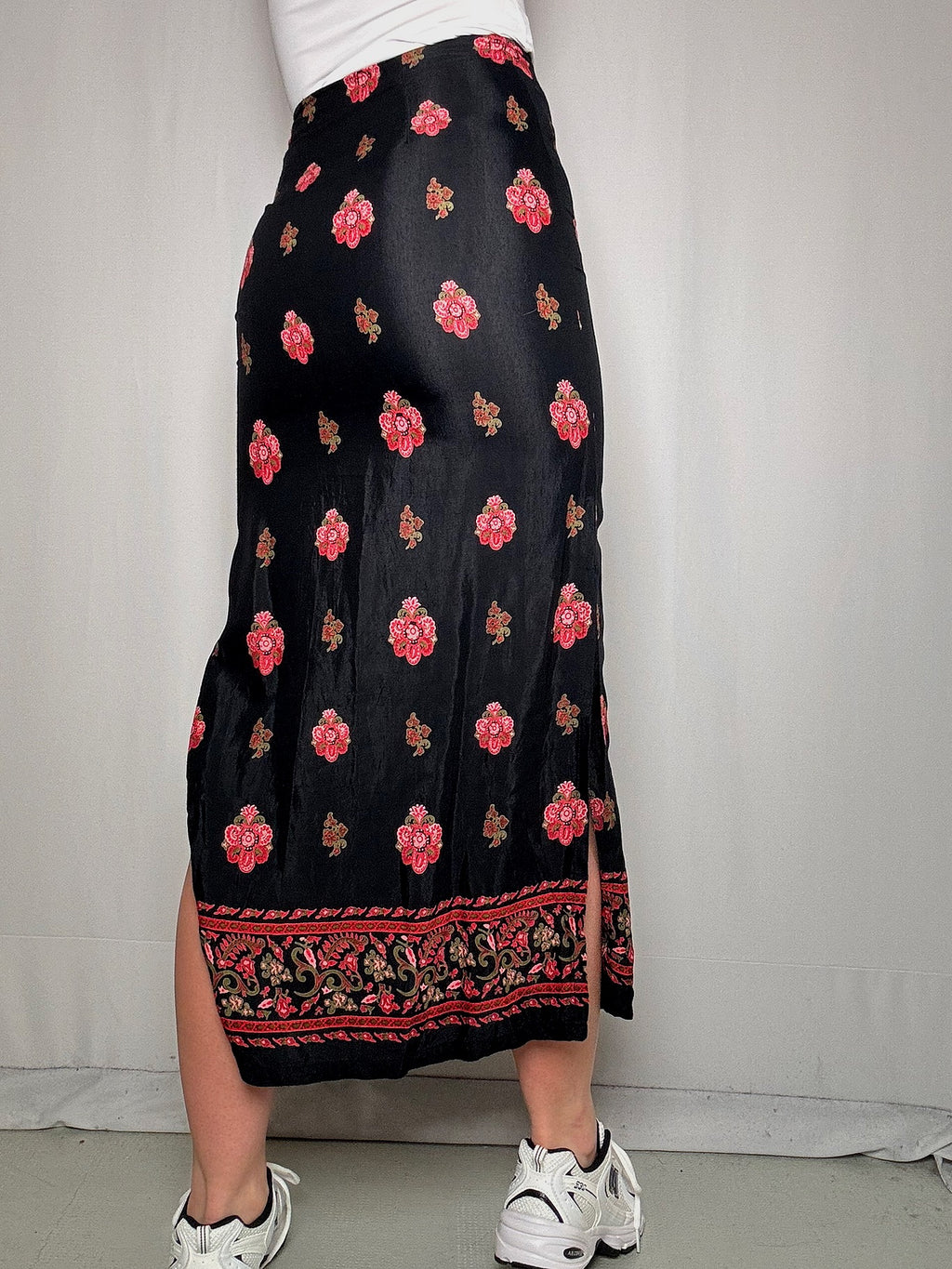 Jupe longue noire avec fleurs XS vintage