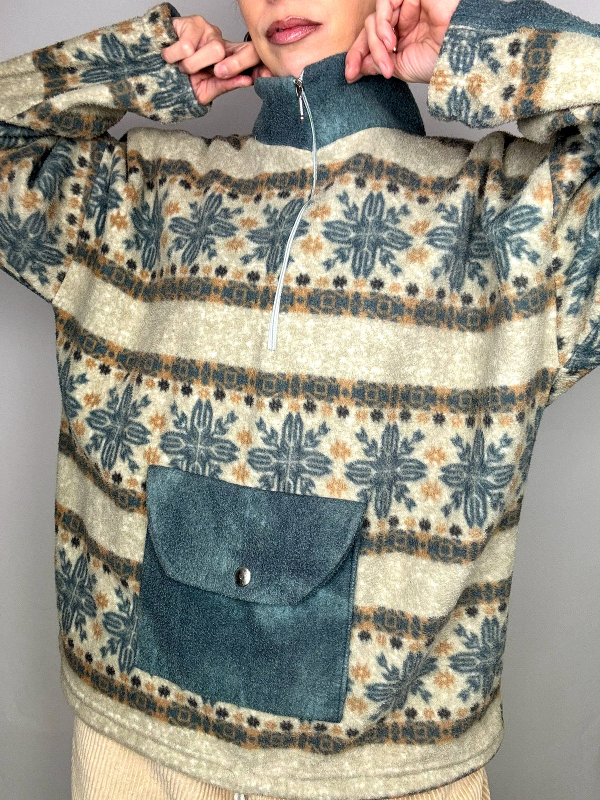 Vintage XL beige and green graphic thick fleece