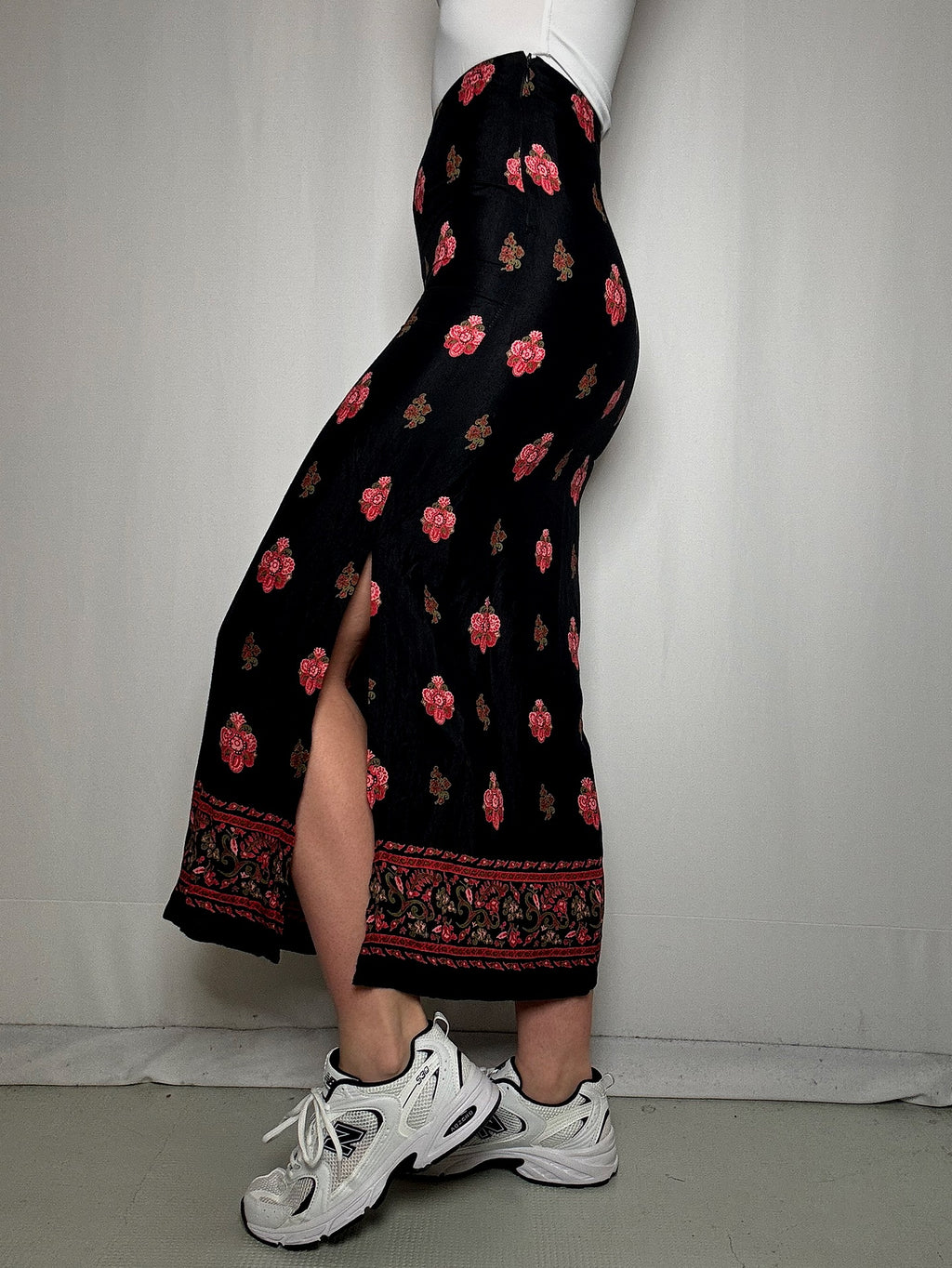 Jupe longue noire avec fleurs XS vintage