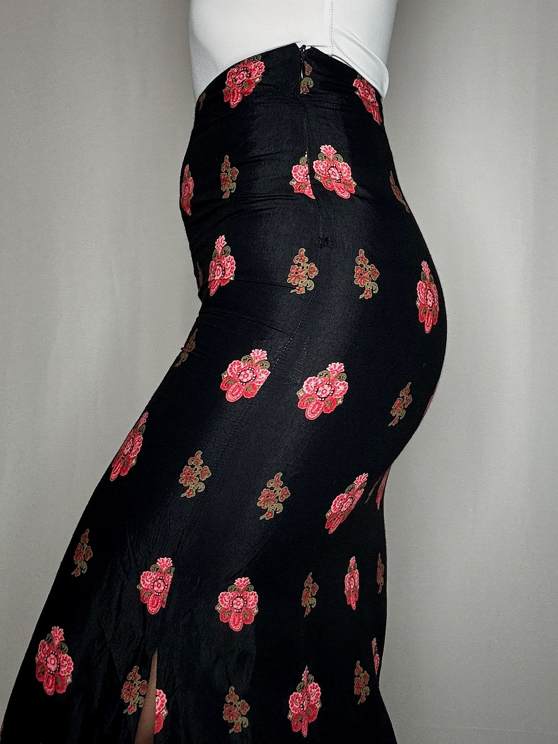 Jupe longue noire avec fleurs XS vintage