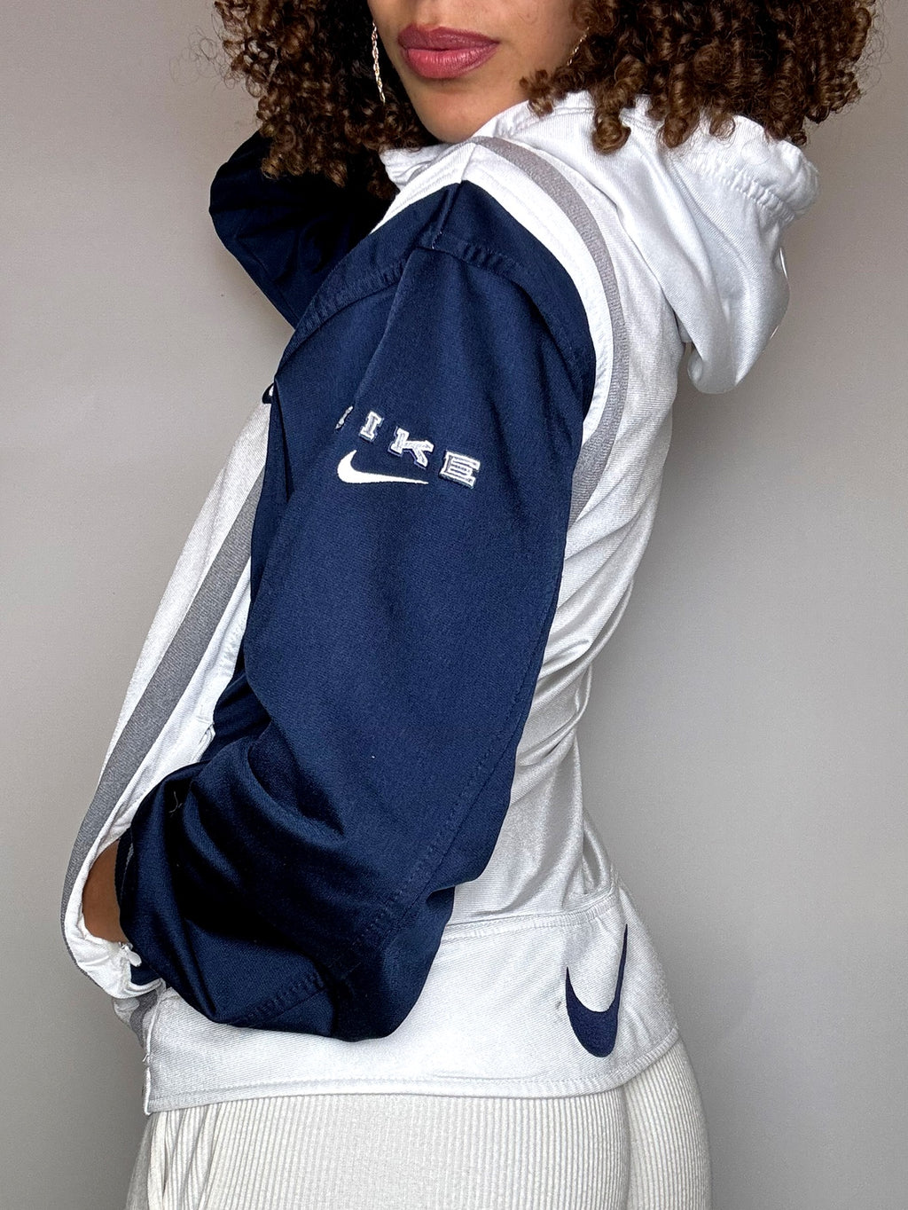 Veste de sport marine et blanche NIKE L vintage