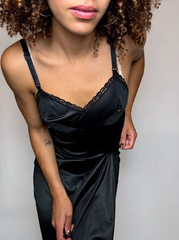Robe satinée noire S/M vintage