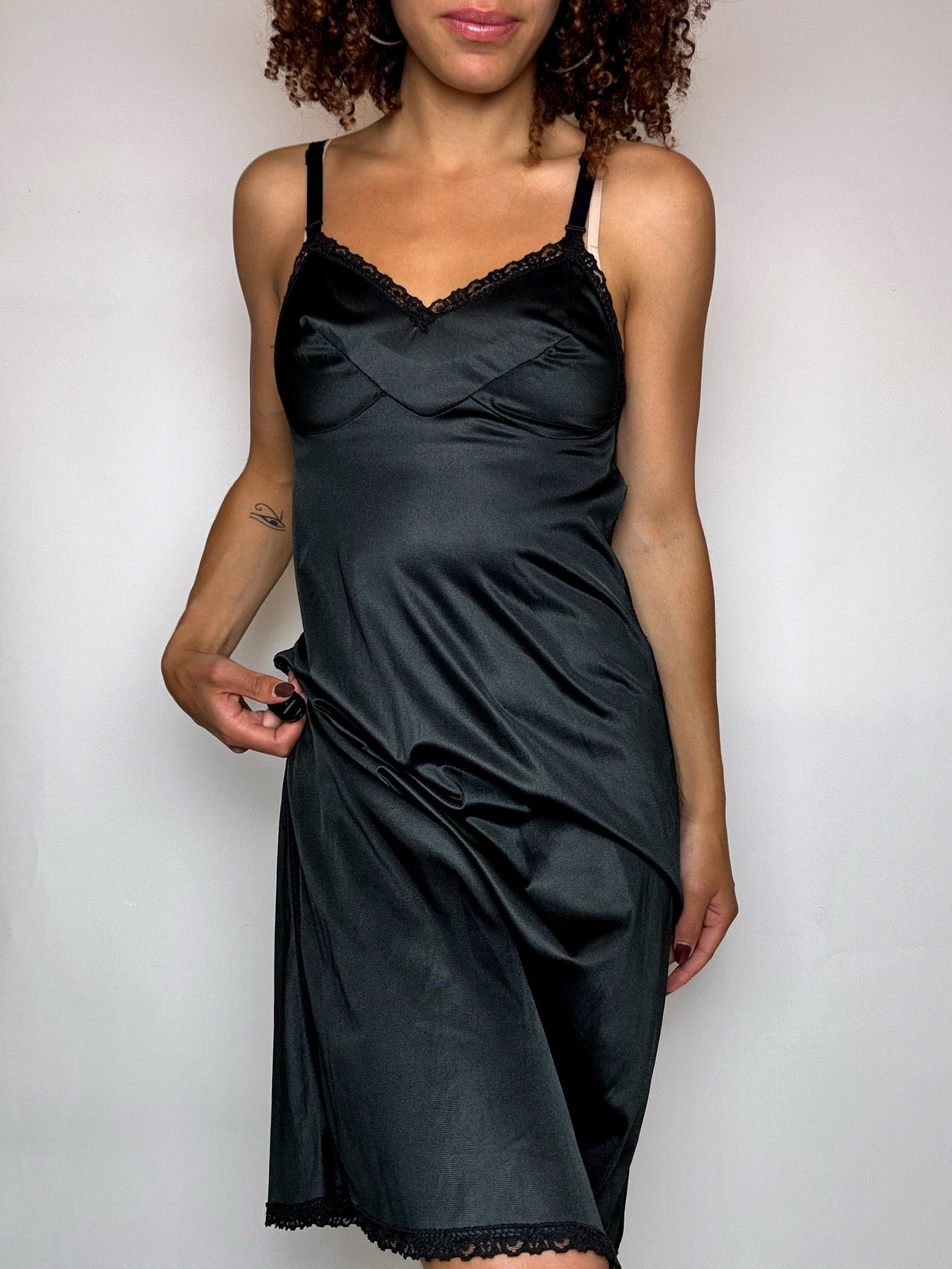 Robe satinée noire S/M vintage