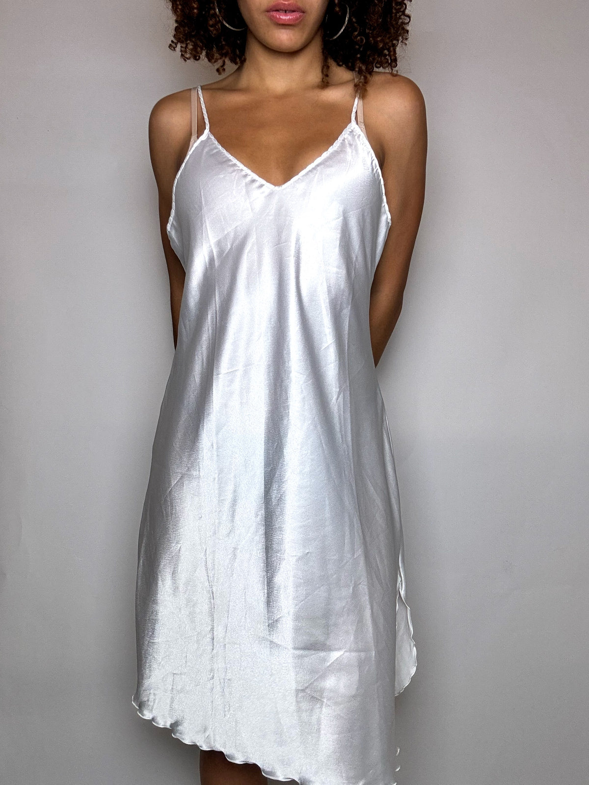 Vintage-Kleid aus weißem Satin, Größe S/M