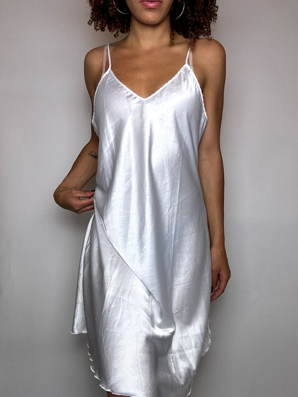 Vintage-Kleid aus weißem Satin, Größe S/M