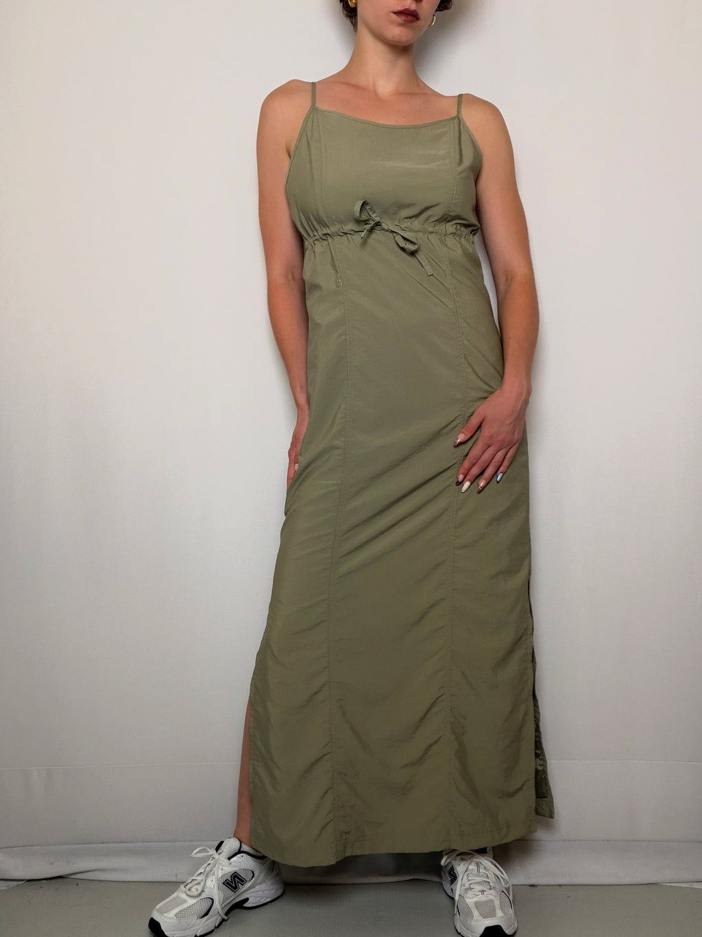 Khakifarbenes Kleid im Technikeffekt S/M Vintage
