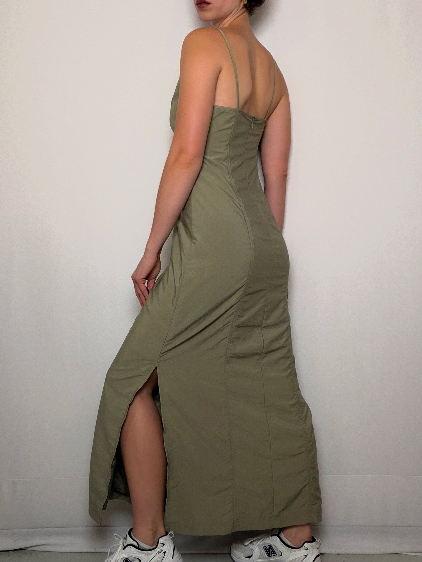Khakifarbenes Kleid im Technikeffekt S/M Vintage