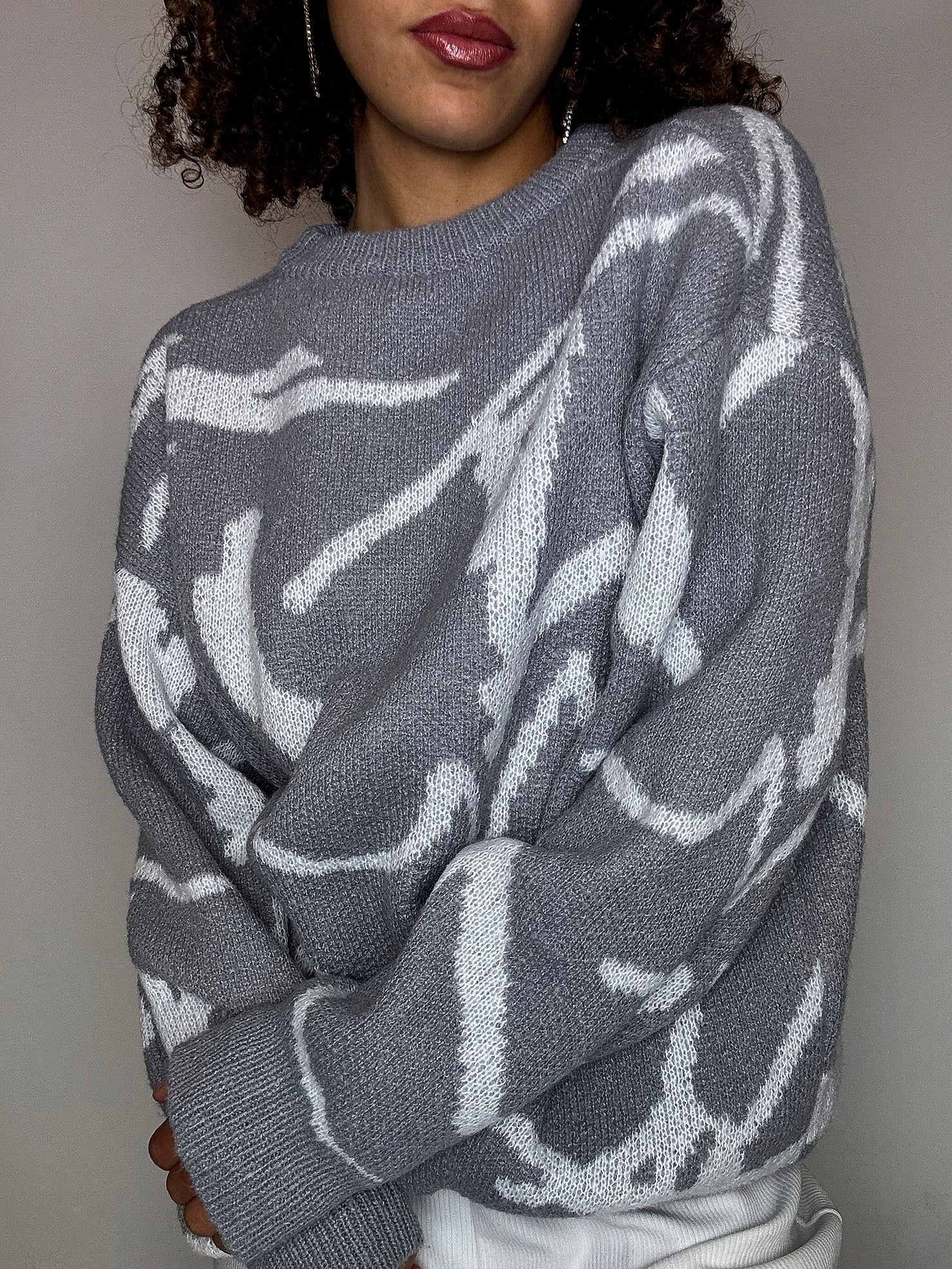Pull en maille à motif gris L vintage