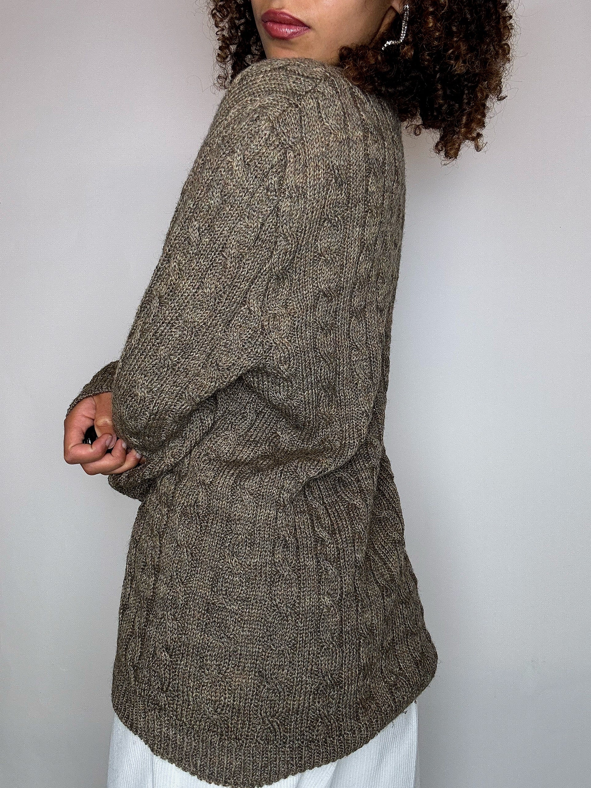 Pull en maille tressée col rond V L vintage