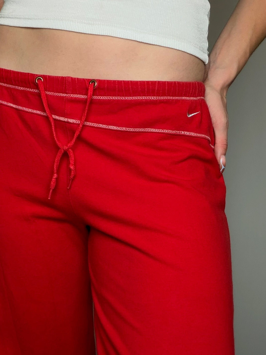 Pantalon de jogging rouge Nike. M vintage