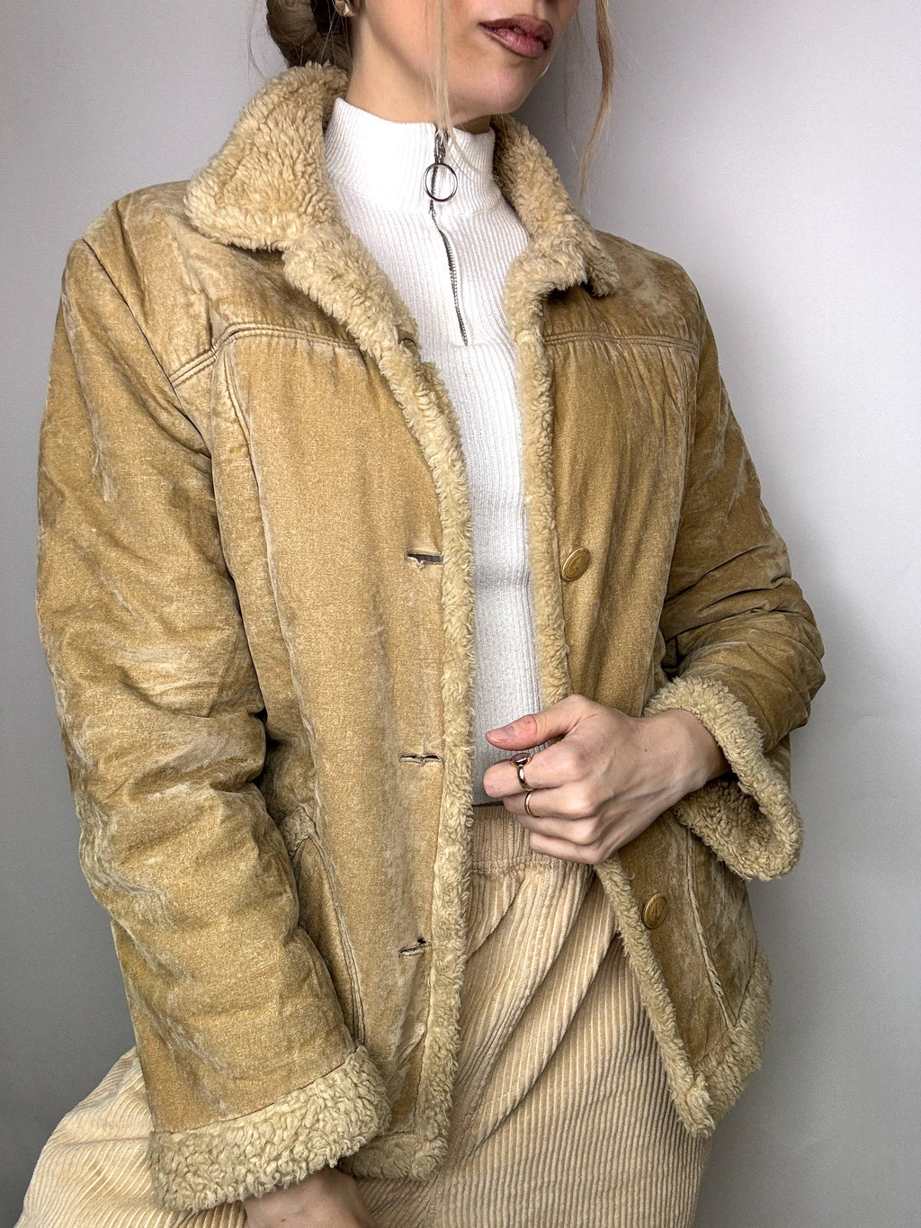 Vintage beige fitted sheepskin jacket L