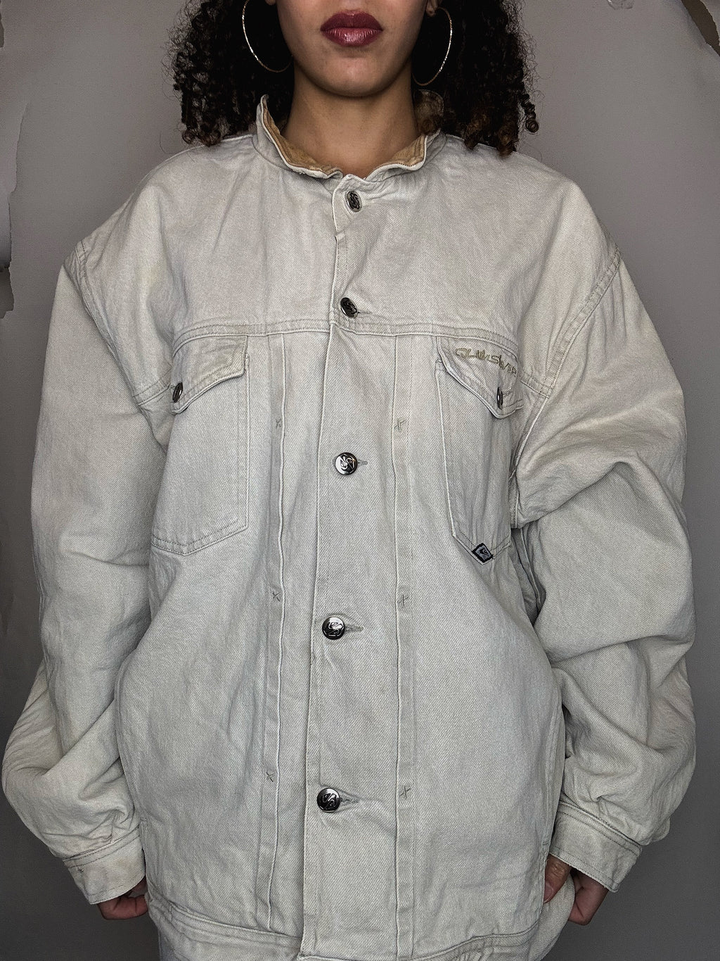 Beige gefütterte Jacke mit XL-Vintage-Lederkragen