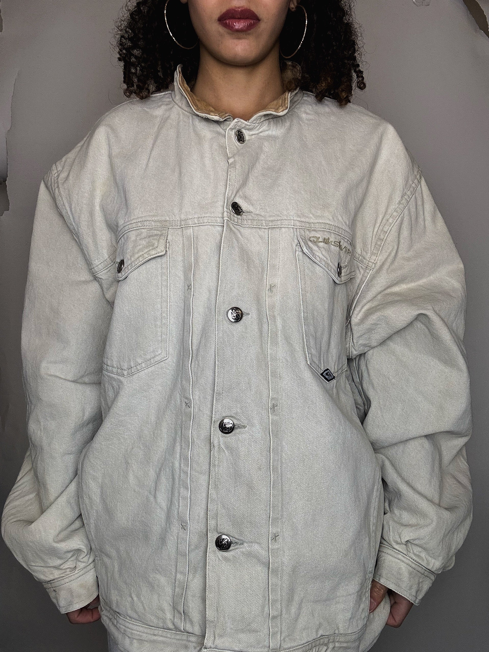 Beige gefütterte Jacke mit XL-Vintage-Lederkragen