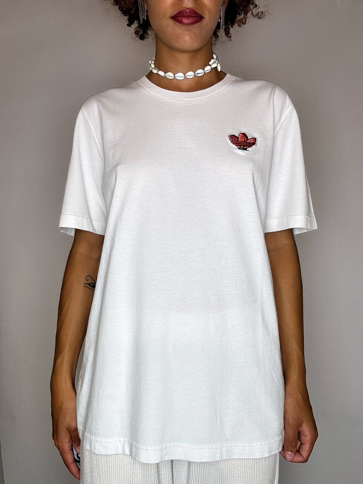 White embroidered ADIDAS S vintage t-shirt