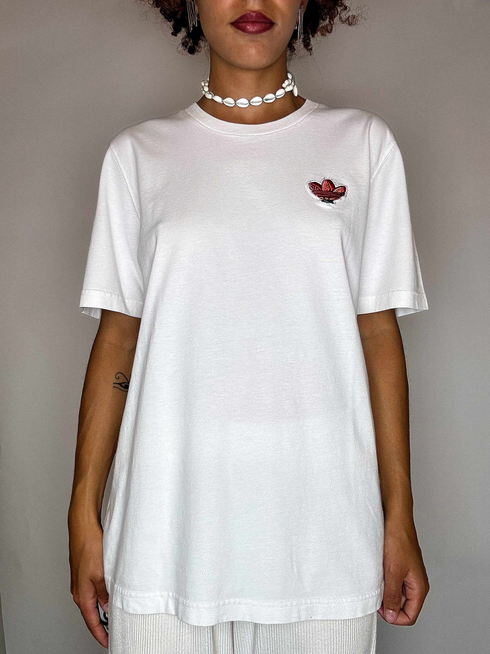 White embroidered ADIDAS S vintage t-shirt