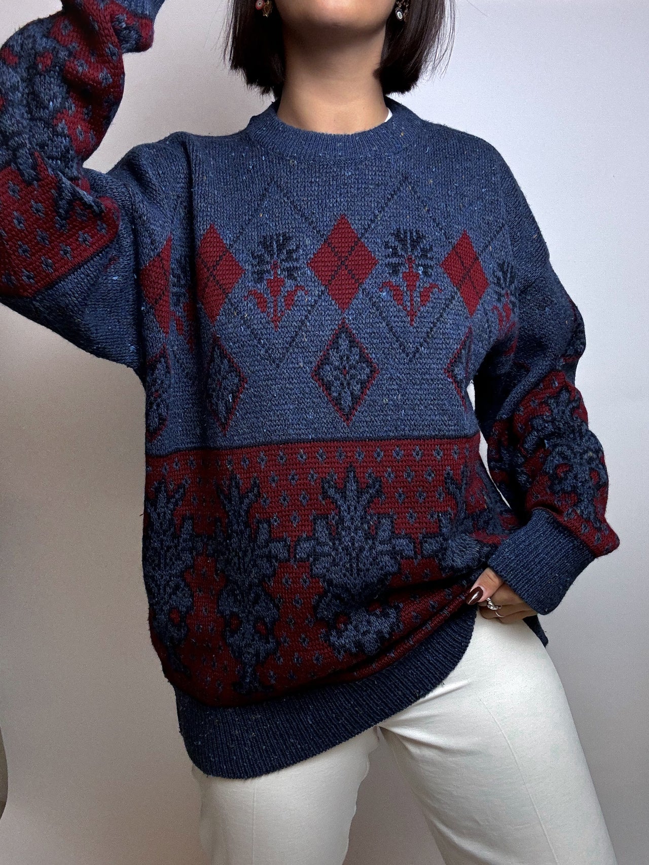 Blue and red sweater with vintage patterns L