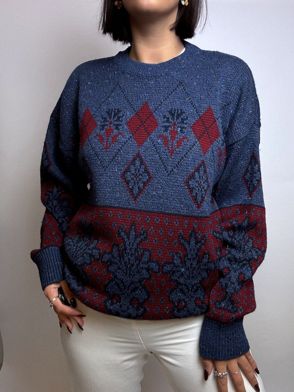 Blue and red sweater with vintage patterns L