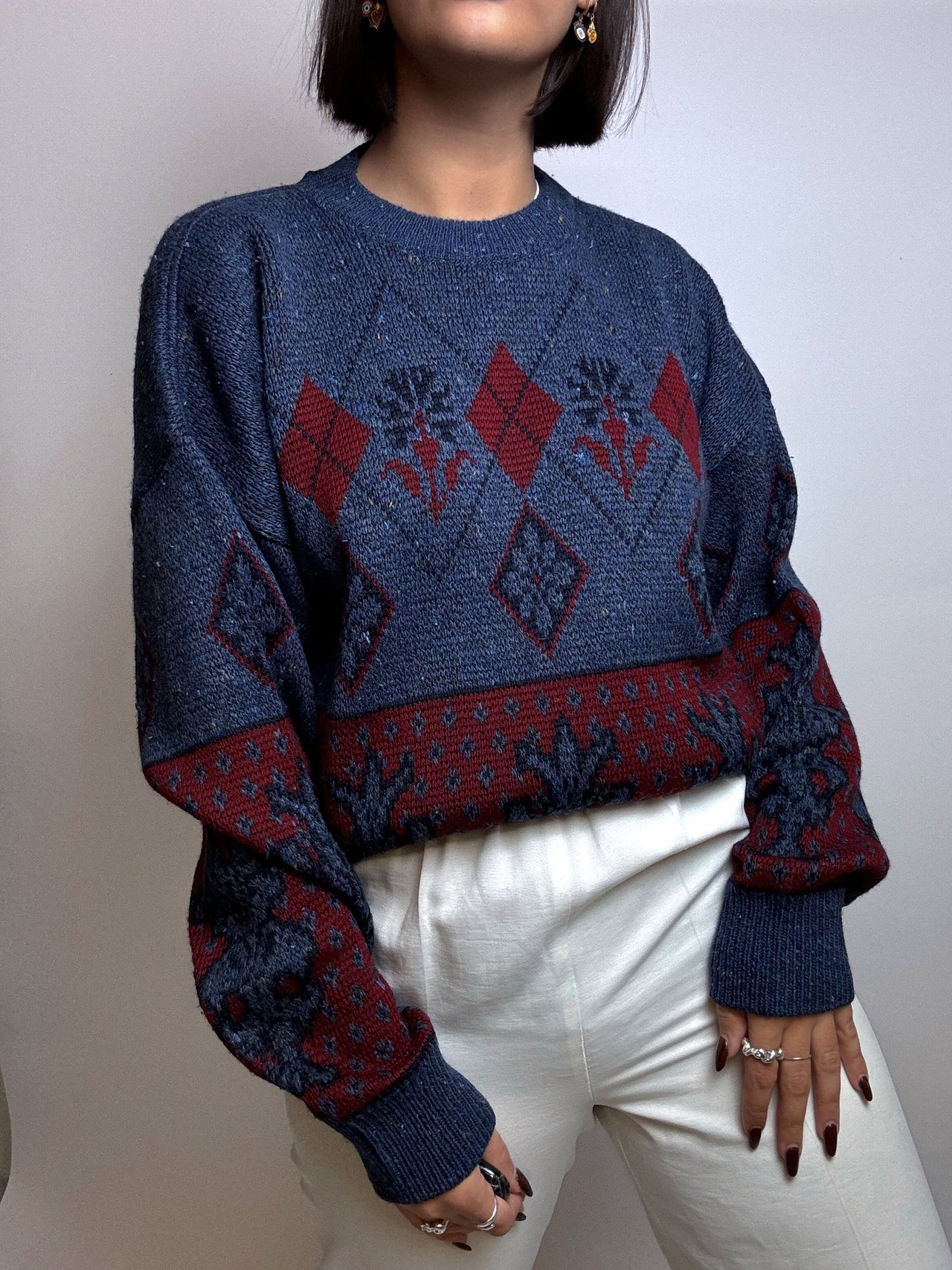 Blue and red sweater with vintage patterns L