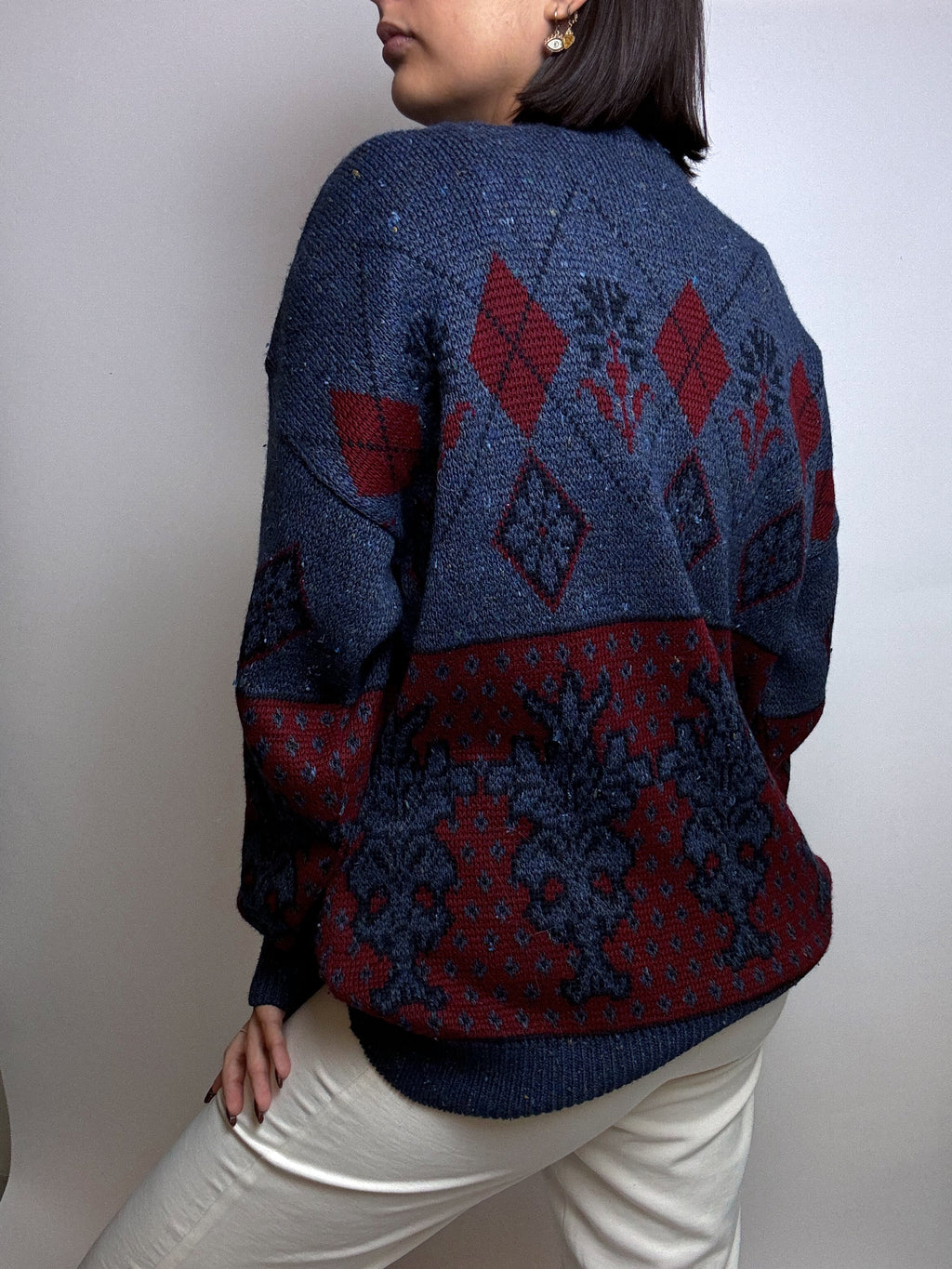 Blue and red sweater with vintage patterns L