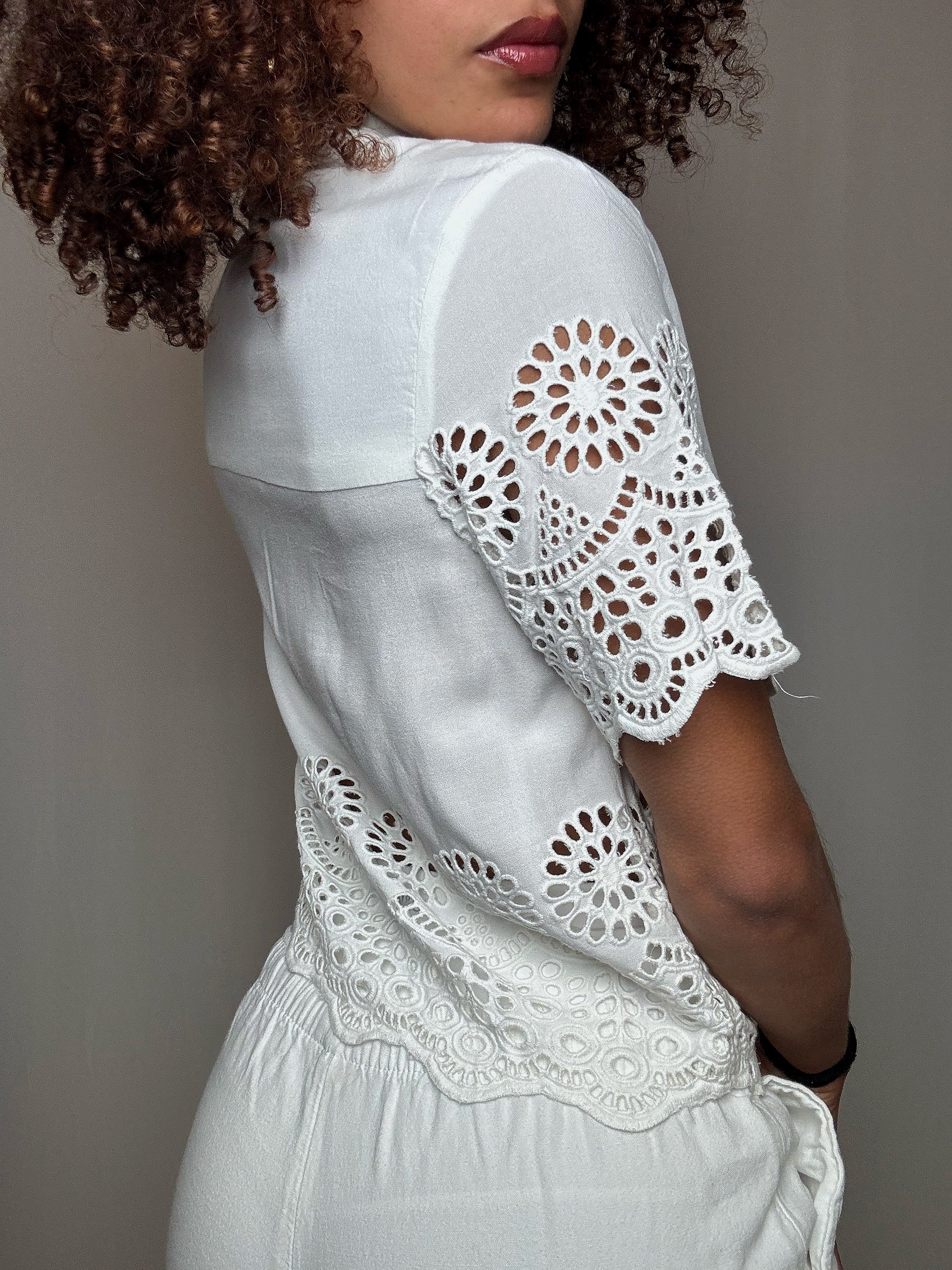 Chemise avec broderies blanche S vintage