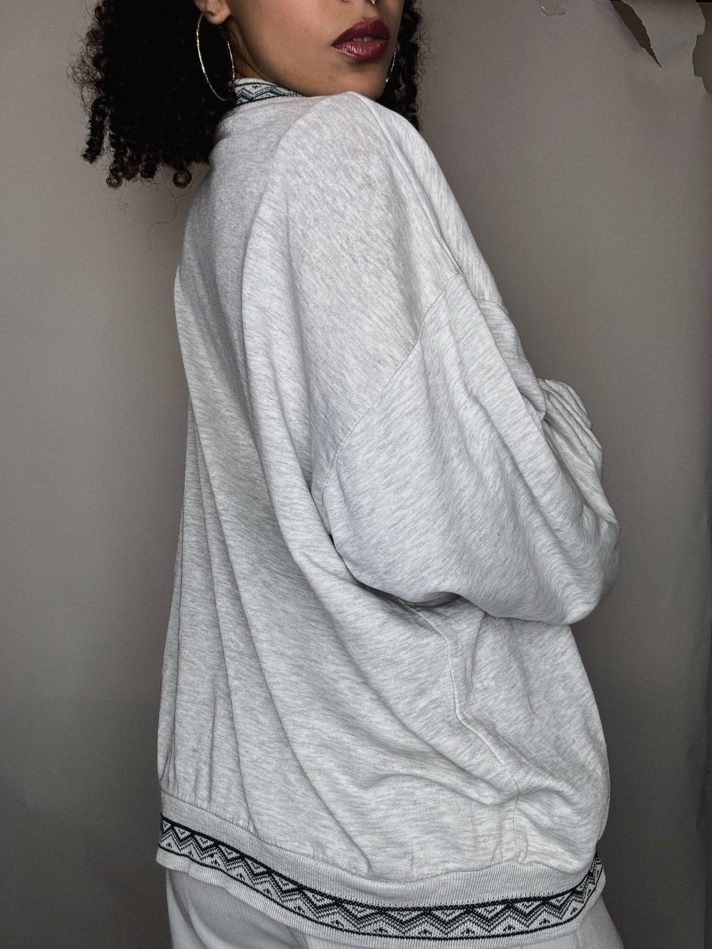 Grauer Vintage-Puma-Sweater mit Details, Größe XL