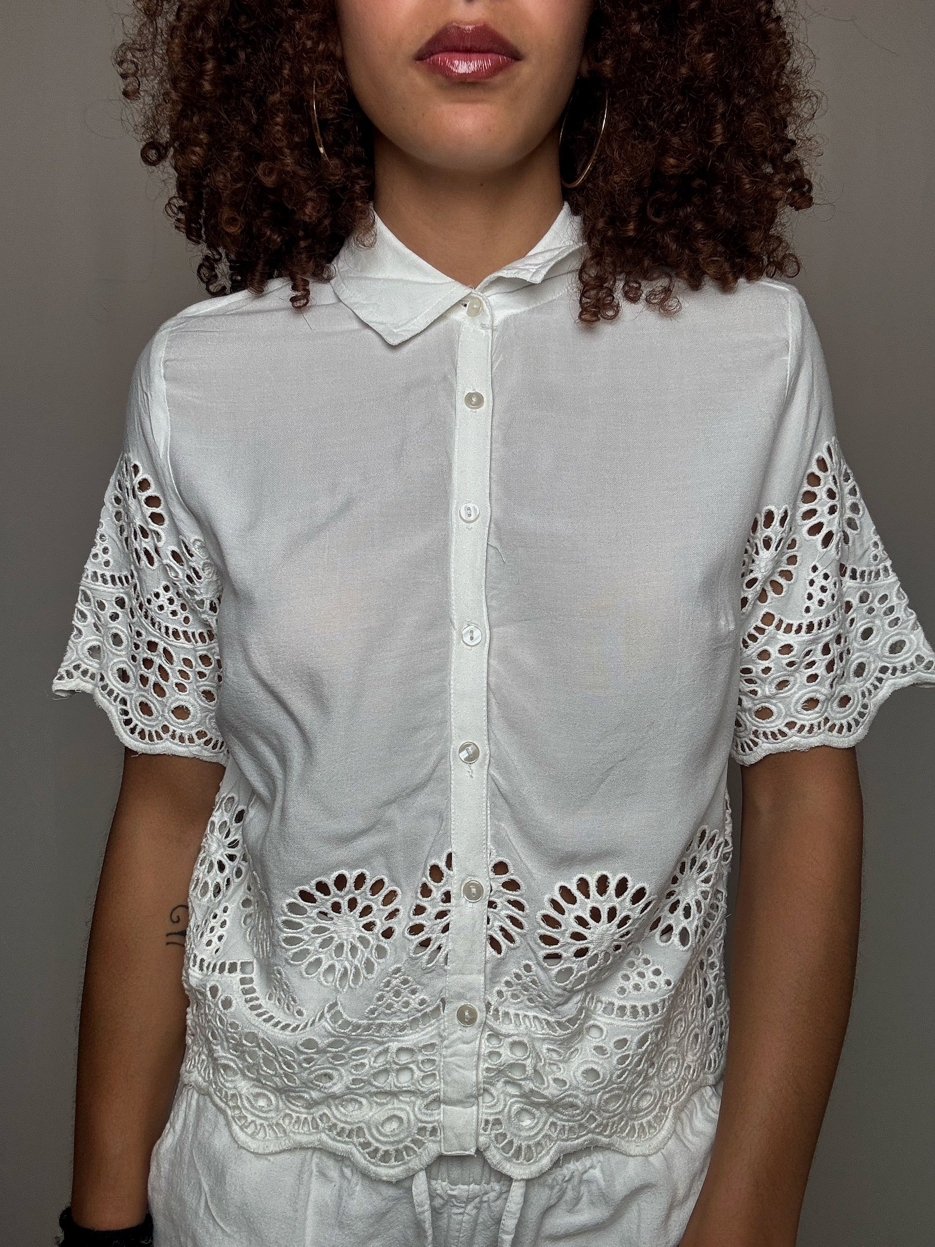 Chemise avec broderies blanche S vintage