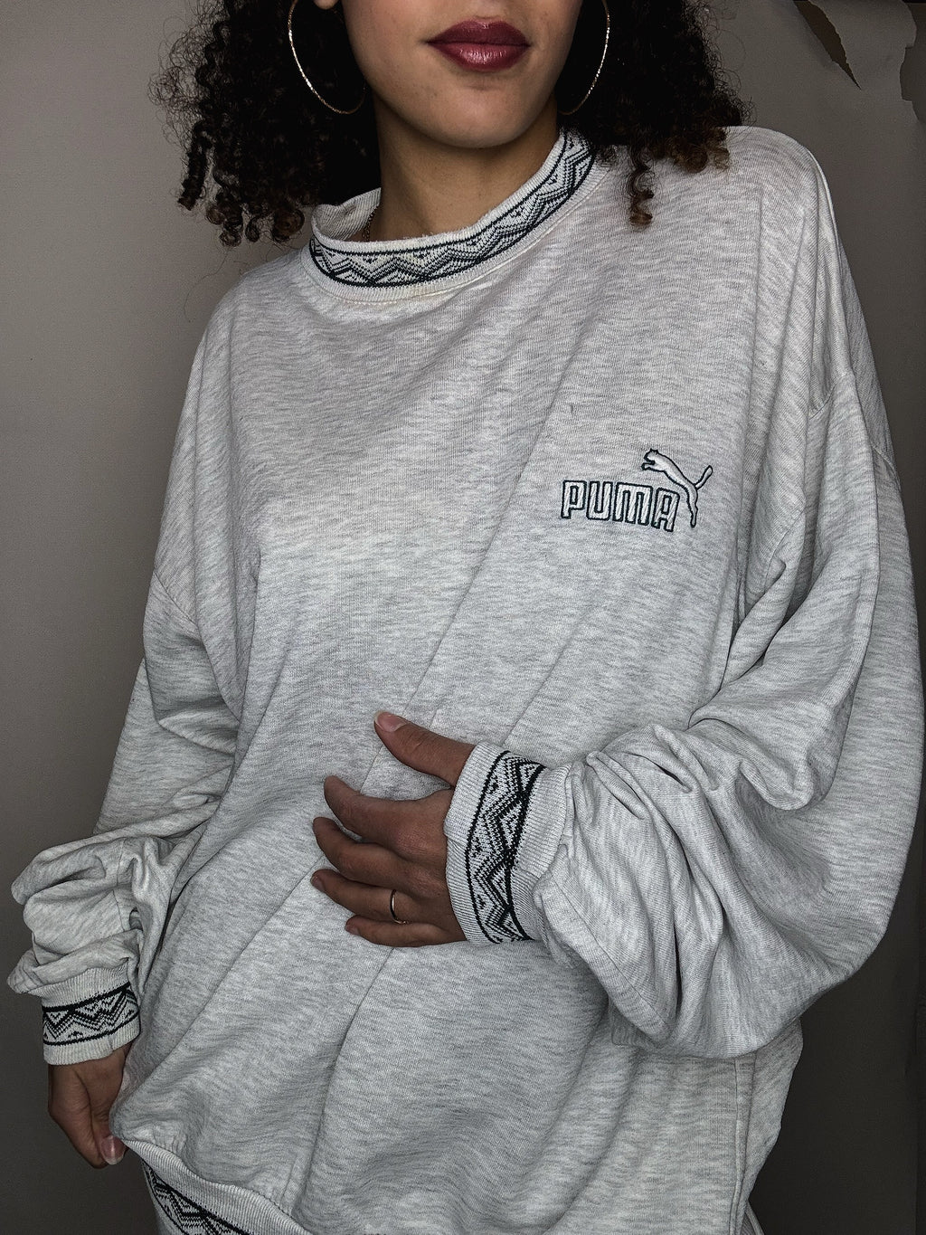 Grauer Vintage-Puma-Sweater mit Details, Größe XL