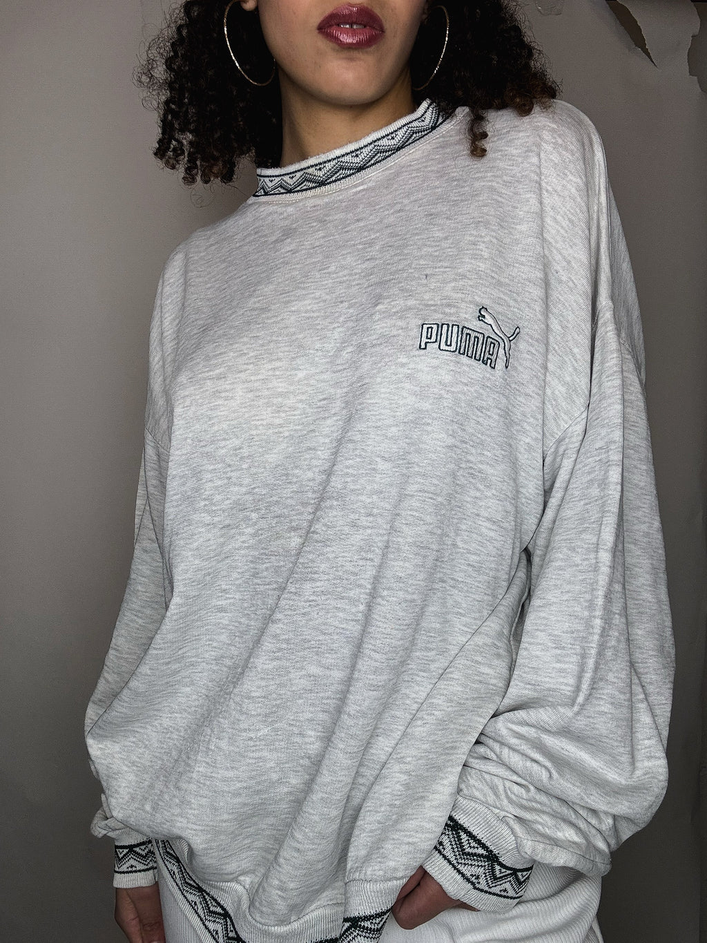 Grauer Vintage-Puma-Sweater mit Details, Größe XL