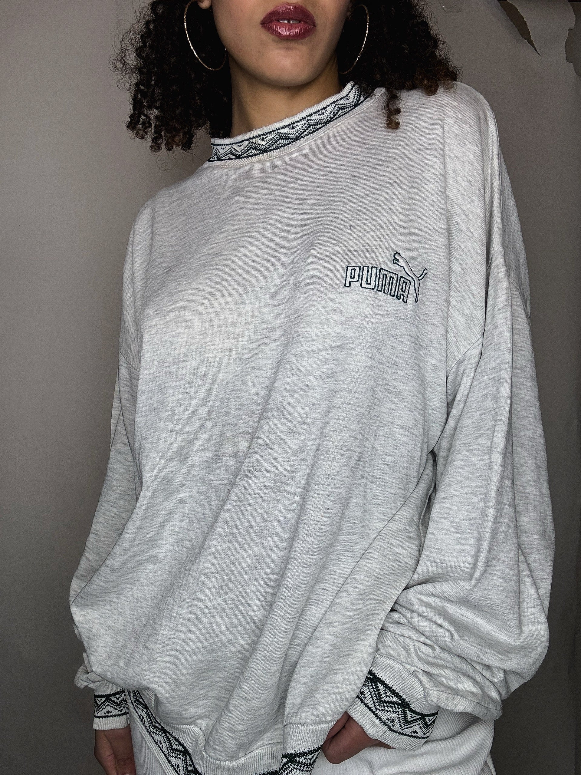 Grauer Vintage-Puma-Sweater mit Details, Größe XL