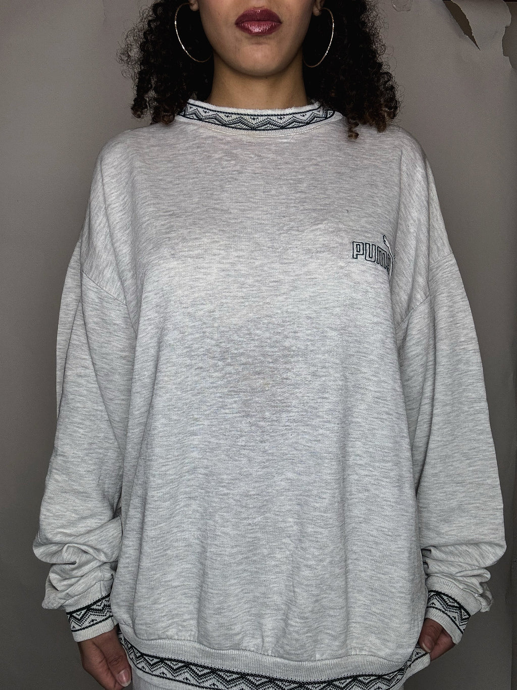 Grauer Vintage-Puma-Sweater mit Details, Größe XL