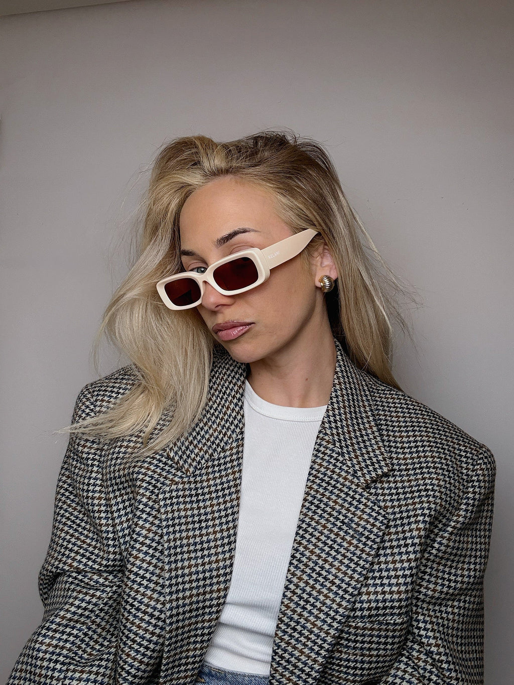 Blaue, recycelte, rechteckige Vintage-Brille mit blauen Gläsern 