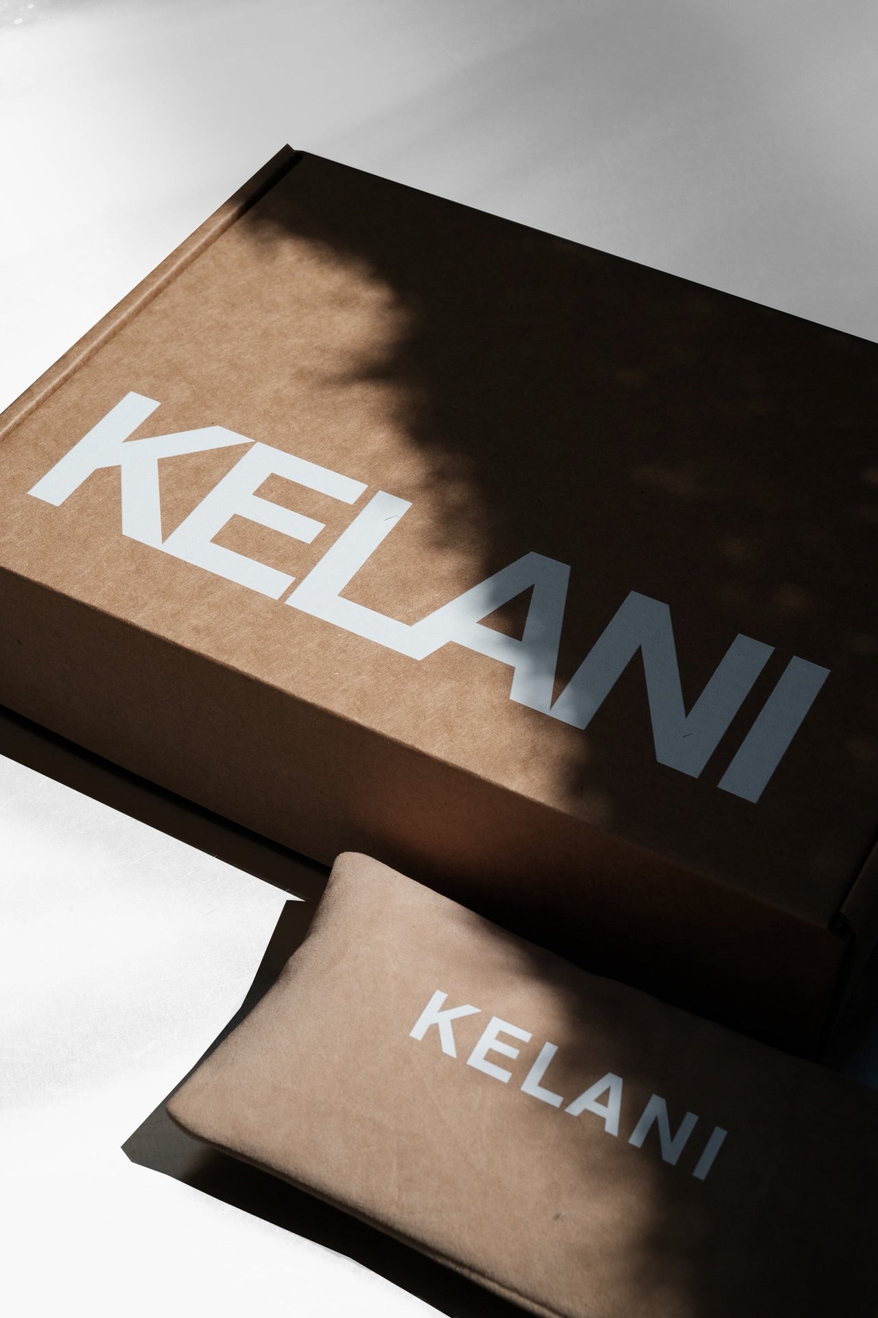 Lotus - noir  avec verres bleus