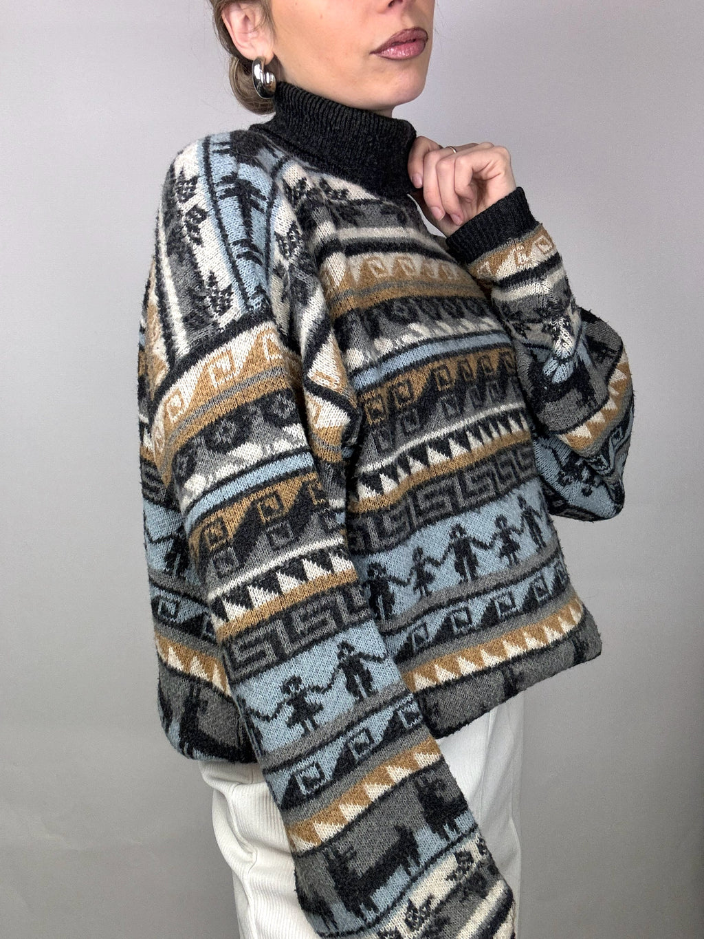 Vintage L gray and beige patterned turtleneck sweater