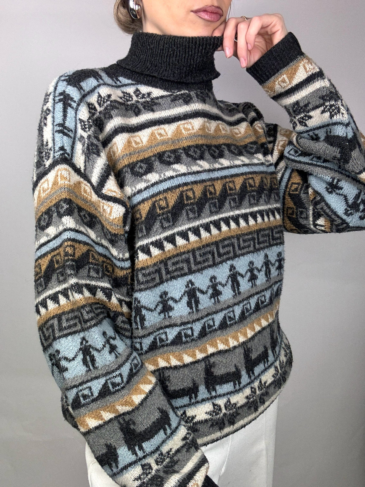 Vintage L gray and beige patterned turtleneck sweater