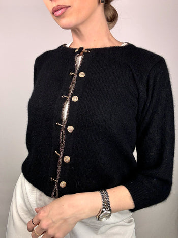 Cardigan noir avec boutonnière bijoux dorée CAROLL S vintage