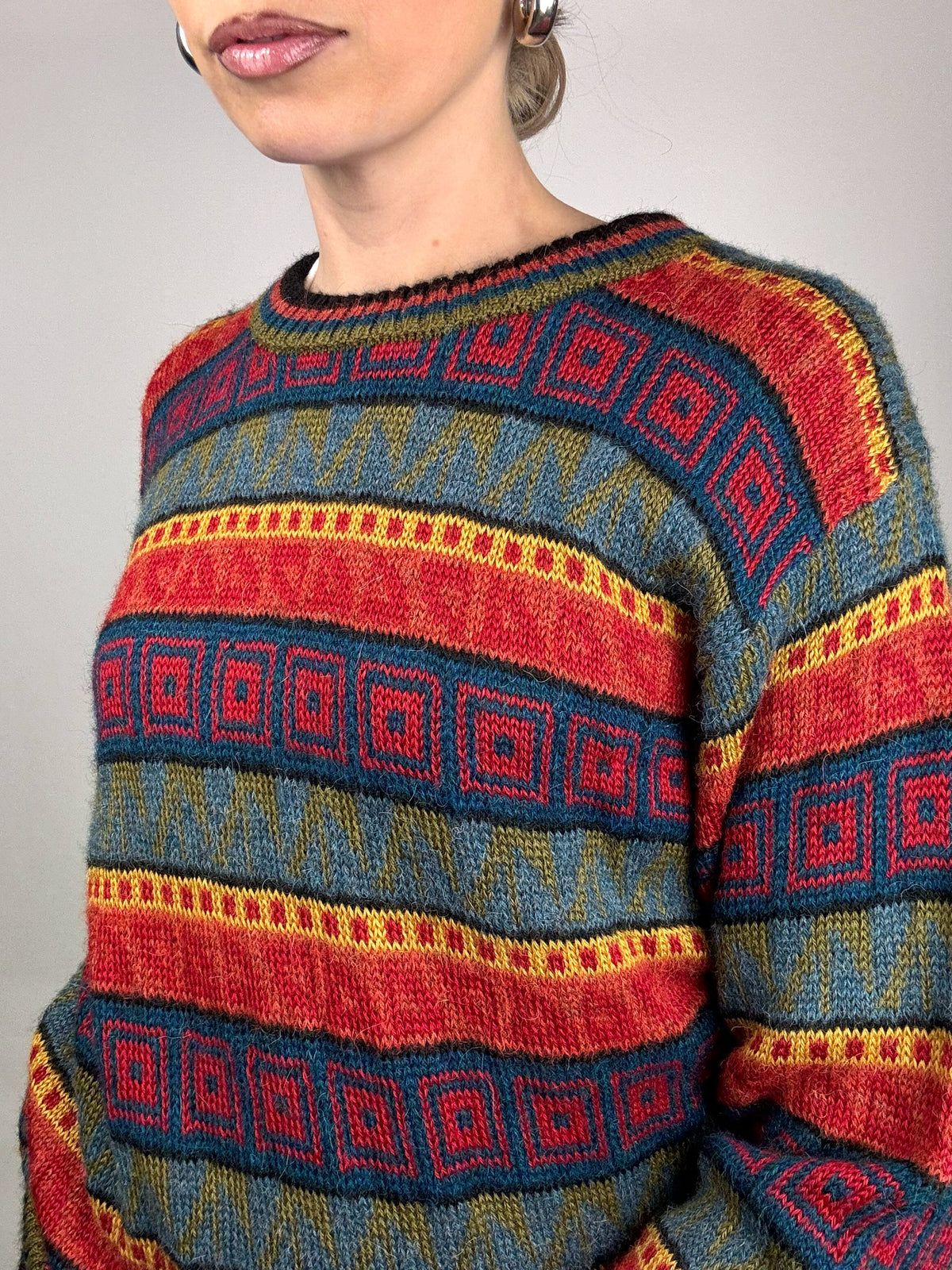 Vintage M multicolor striped patterned round neck sweater