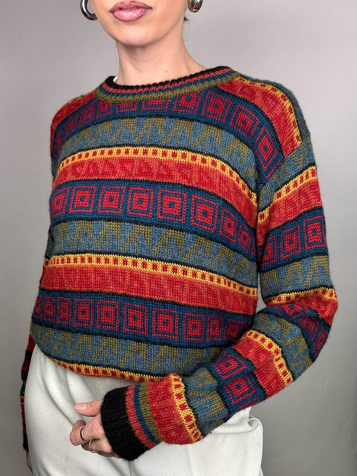 Vintage M multicolor striped patterned round neck sweater