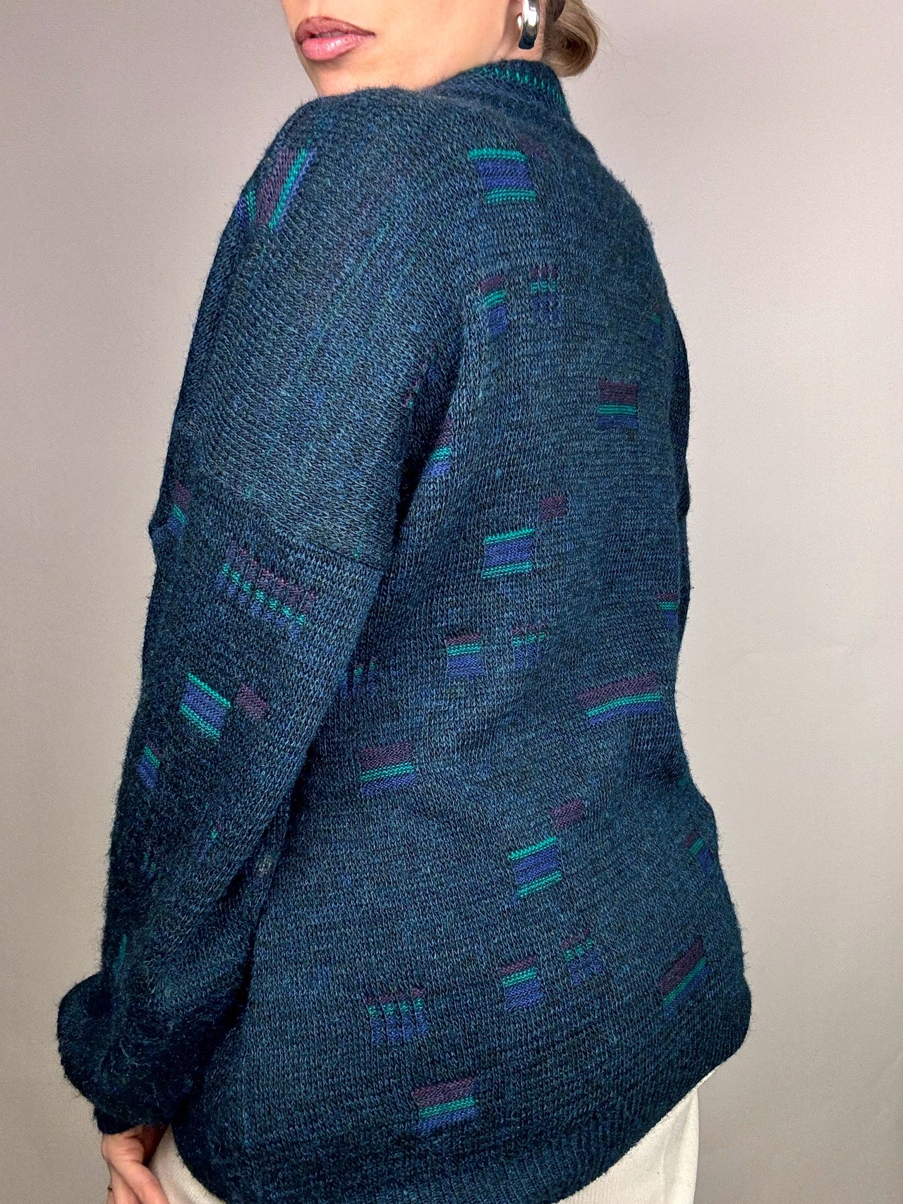 Cardigan bleu à motif L vintage