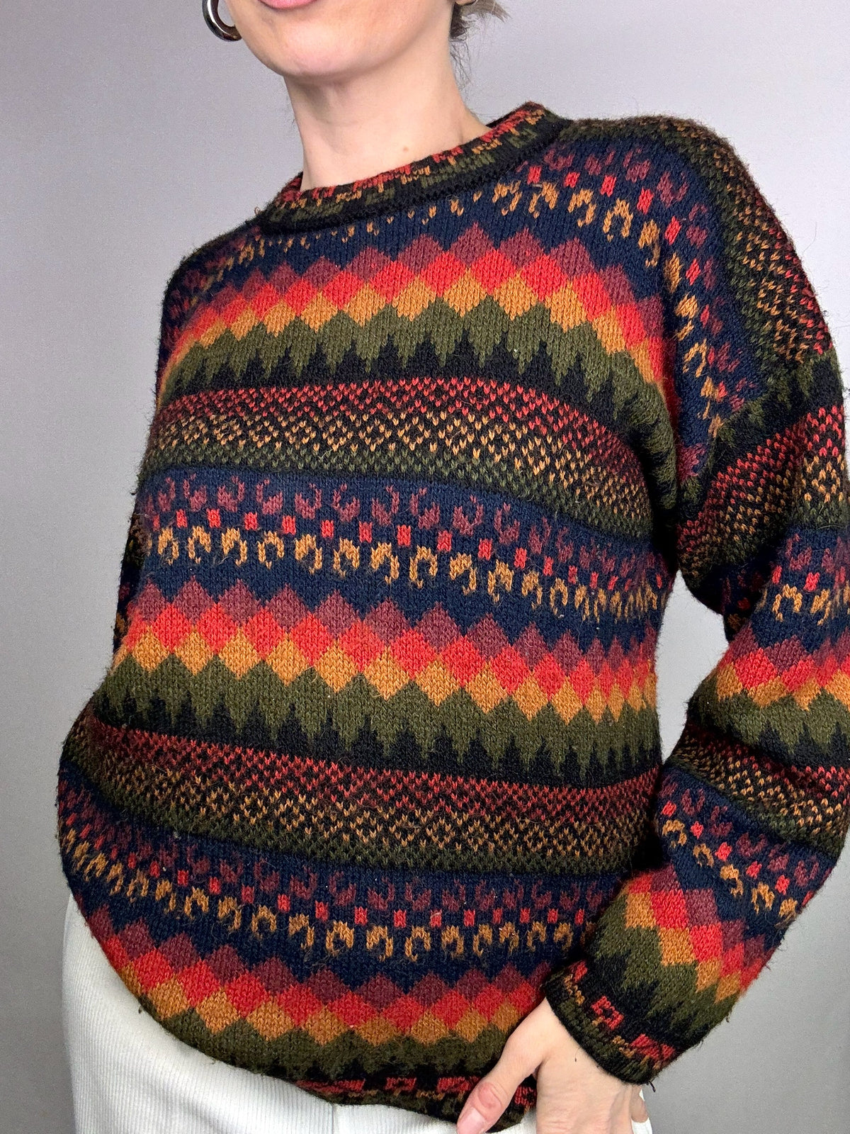 Vintage M multi-colored patterned round neck sweater