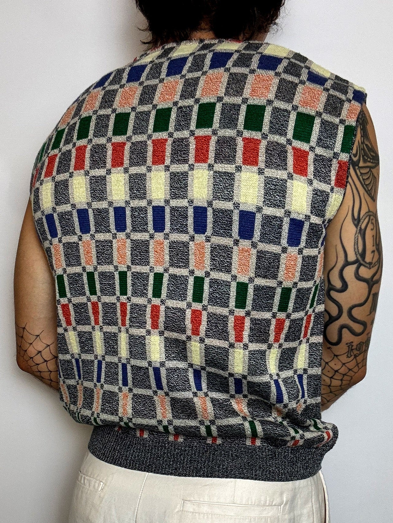 vintage L graphic knit vest