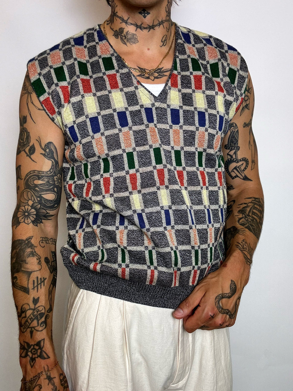 vintage L graphic knit vest