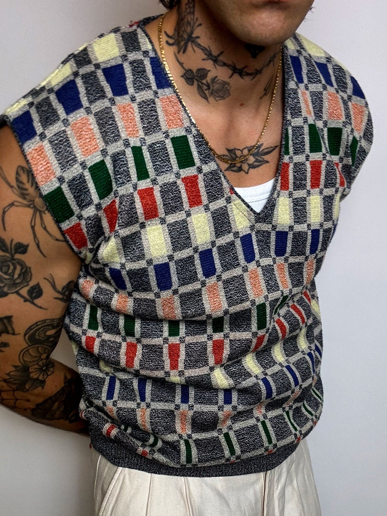 vintage L graphic knit vest