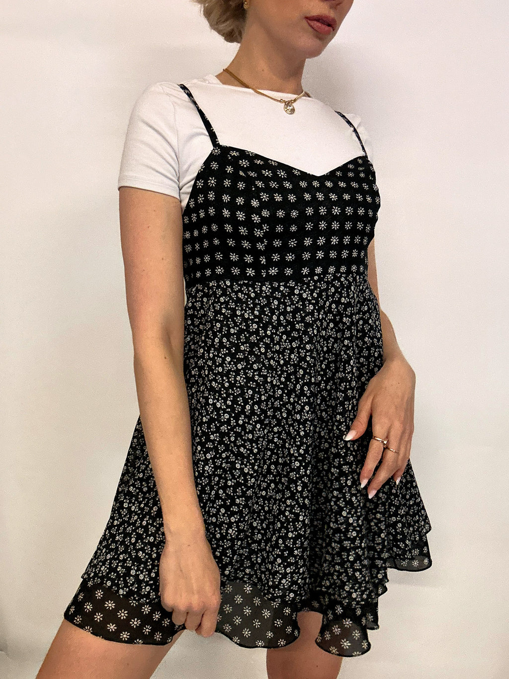 Robe fleurie noire et blanche S/M vintage